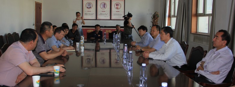 谷巡视员到阿克苏市座谈_conew1.jpg