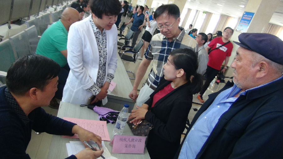 乌苏市残联举行残疾人就业专场招聘会2.JPG