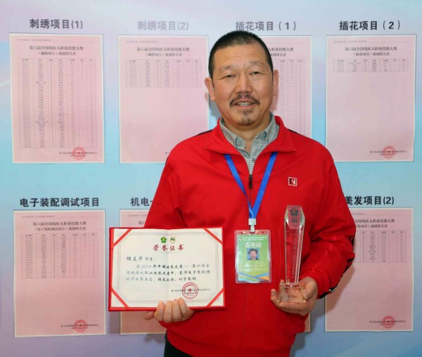电子装配调试项目第五名获得者储友华.jpg