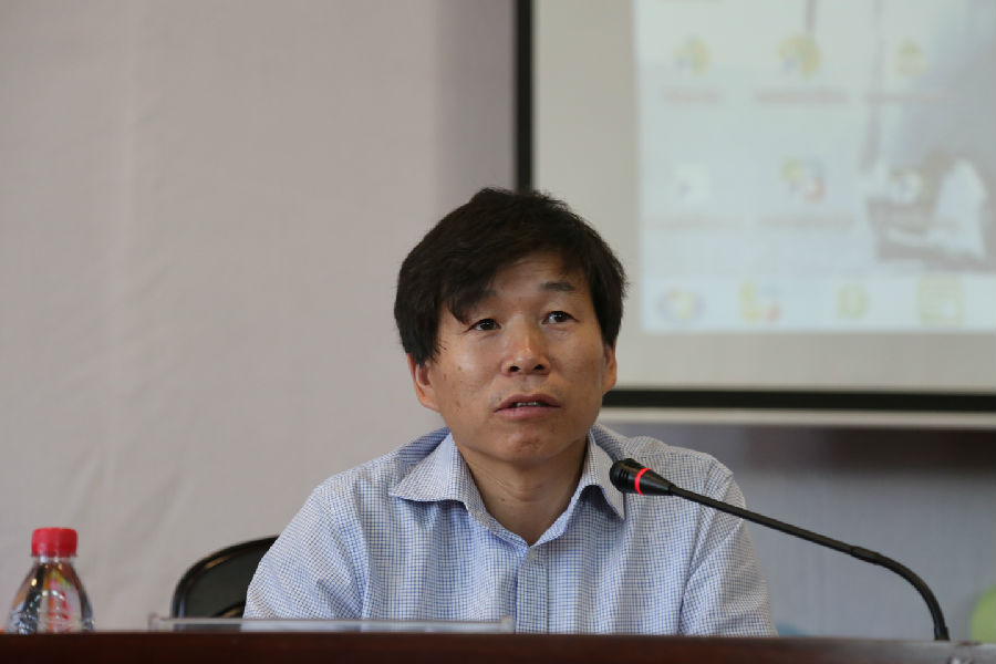 学校校长王明富发表重要讲话