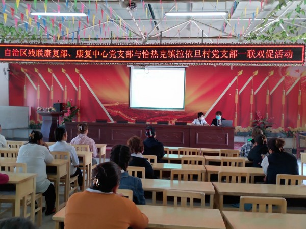 中心党员进行妇女保健知识讲座.jpg