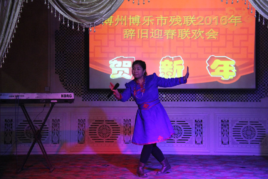 独唱《今天是个好日子》演唱者:吐牙(听力残疾)