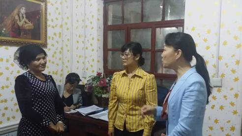 图为市残联领导指导工作