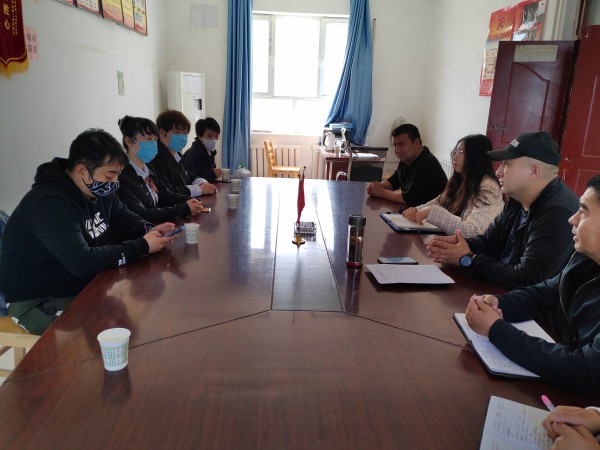 党支部进行座谈会.jpg
