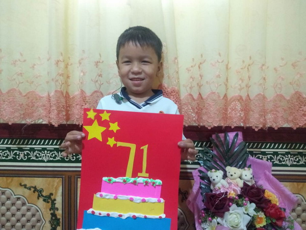 中心听障宝宝祝祖国母亲生日快乐.jpg
